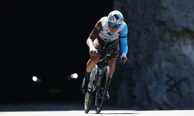 Велогонщик зробив пропозицію своїй дівчині під час гонки Тур де Франс
