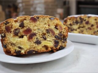 Фруктовый кекс с вишней и ананасом: фото скрин Ютуб