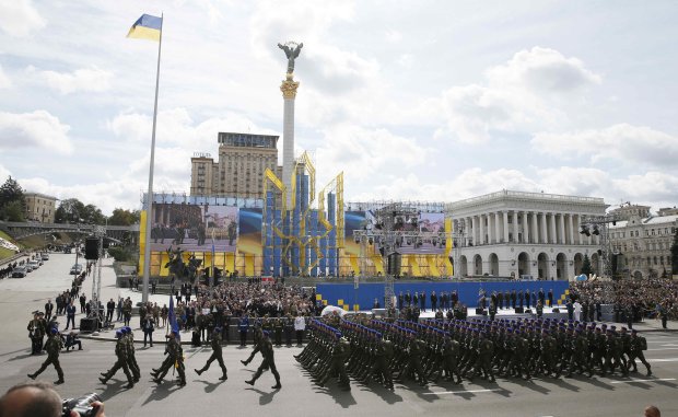 Как Украина отметит День Независимости: Зеленский договорился с военными - два вместо одного
