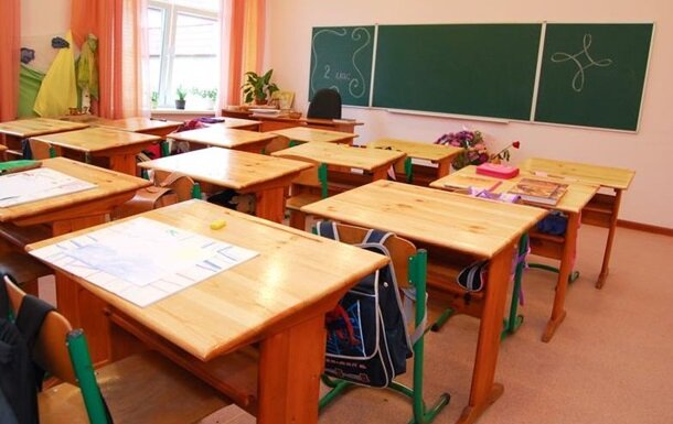 В киевской школе разгорелся скандал с платными уроками, родители в ярости: "Это вообще законно?"