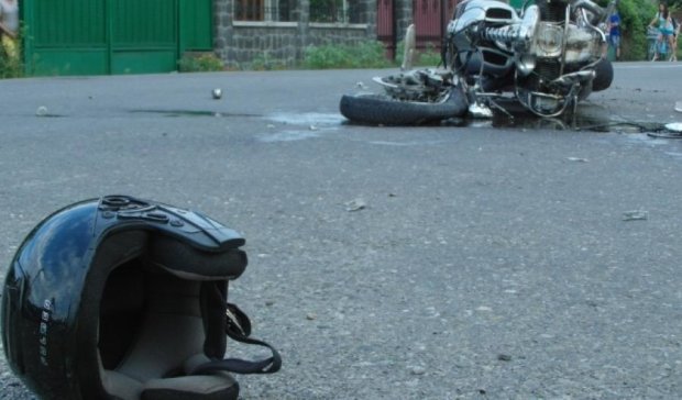 В результате аварии мотоциклист погиб на месте