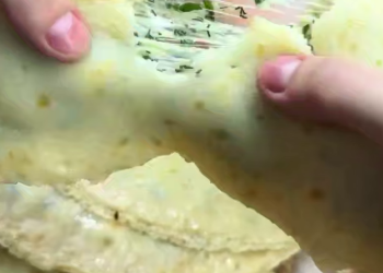 Блинчики с начинкой, кадр из видео