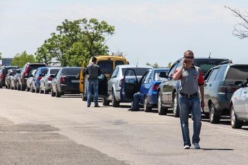 Оккупанты устроили цирк на въезде в Крым
