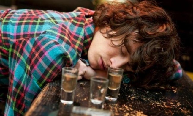 Надмірне вживання алкоголю може призвести до амнезії