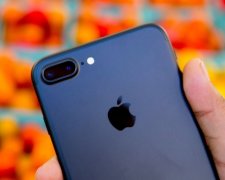 Еще один iPhone 7 загорелся рядом со спящим владельцем