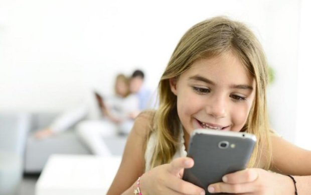 Родители смогут контролировать смартфоны детей