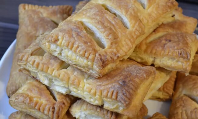 Свинина с яблоком поднесет вас к небесам: очень вкусные слойки, которые заменят утренние бутерброды