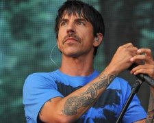 Солиста Red Hot Chili Peppers госпитализировали незадолго до киевского концерта