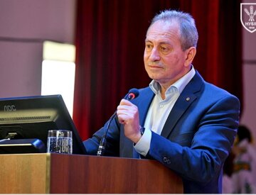 Микола Томенко