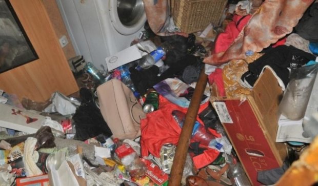 Жительница Ивано-Франковска годами сносила мусор в квартиру