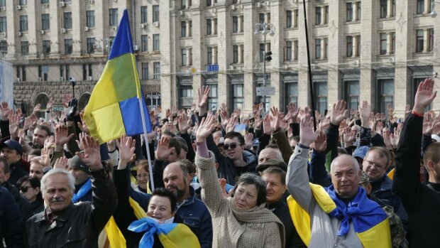 Разъяренные украинцы собрались под Радой из-за Богдана: "Требуем немедленной отставки"