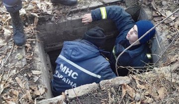 81-річний пенсіонер три доби просидів у ямі (фото)