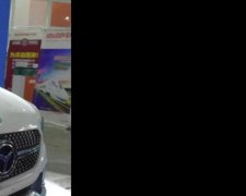 Китайські умільці зробили електро-Mercedes

