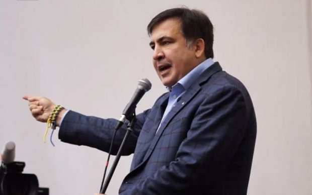 Саакашвили подал в суд и передал привет "бездипломному"