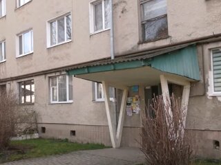 Хрущовка, під'їзд, скріншот: YouTube