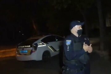 У Дніпрі "гола" пенсіонерка окупувала автобус, начхавши на карантин - "Вірусу не існує"