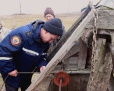Чоловіка на Тернопільщині врятували з 9-метрового колодязя (фото)