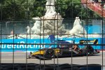 Первые в мире гонки беспилотных авто закончились катастрофой