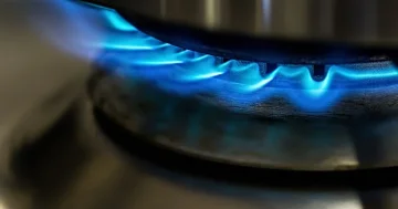 Газова труба та лічильник: відключення газу в будинку
