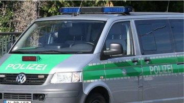 Батьки тримали чоловіка під замком третину життя