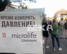 В Харькове давление измеряют пивом вместо тонометра, такое выдержат не все