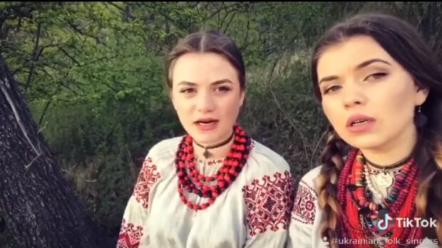 Две красавицы в вышиванках заставили украинцев затаить дыхание, золотые голоса: "Невозможно наслушаться"