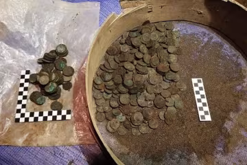 Сокровища монахов: 200-летняя находка поразила строителей, найдаенное оценивают в 20 млн гривен