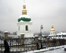 Киево-Печерская Лавра объята пламенем, пожарные отчаянно сражаются с огнем: фото и видео происшествия