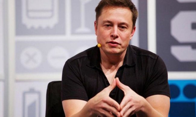 Маска засікли за створенням секретної зброї