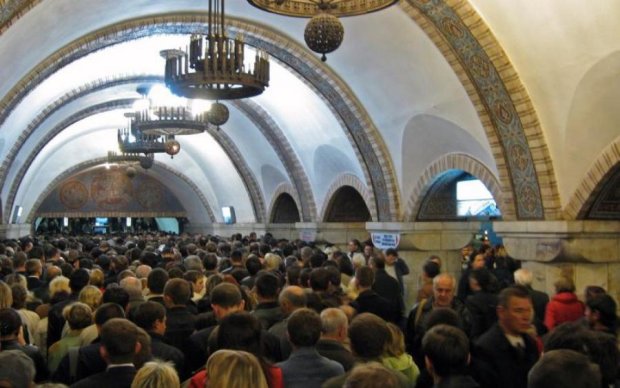 В час пик: киевлян испугал жуткий пожар у метро