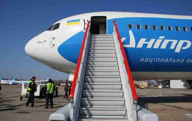 Вслед за "Гиперлупом": обещанный Омеляном аэропорт под Днепром "закопали в землю"