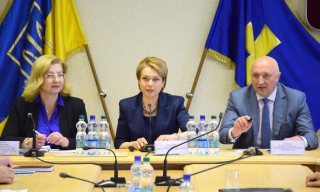 Перше вересня скасовується? Ошукані вчителі вийшли на масовий мітинг