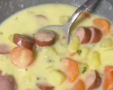 Вершковий суп з мисливськими ковбасками, кадр з відео