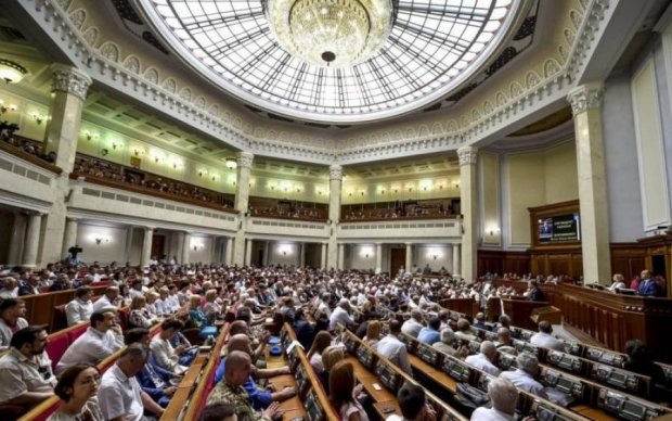 Політик пояснив, чому Україні потрібна нова Конституція