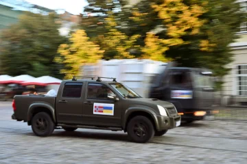 37-й гуманітарний конвой із Норвегії біля львівської ратуші