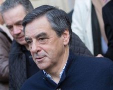 Прихильників французького друга Путіна організовано звозять на мітинг