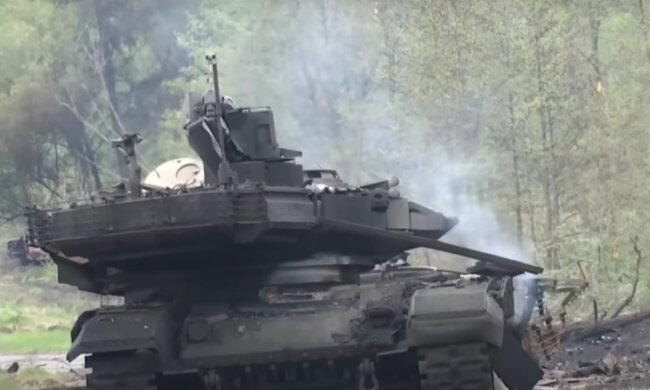Знищений російський танк. Фото: скрін youtube