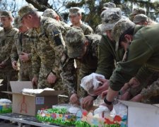 Пасха на передовой: исповедь украинских героев показали в трогательных фото