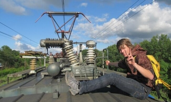 Соцсети поощряют детей к суициду