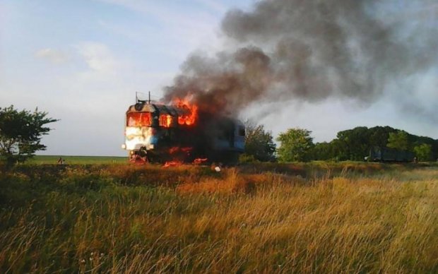 Пожар "заблокировал" поезда под Киевом