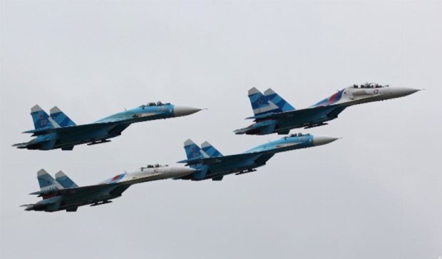 Над Луганском заметили пять российских истребителей
