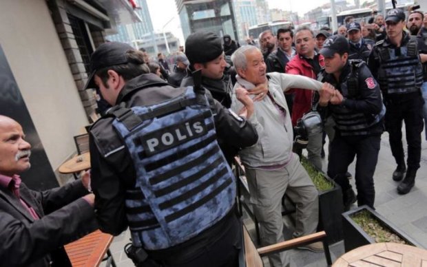 Відпустка відміняється: в Туреччині почалися масові арешти
