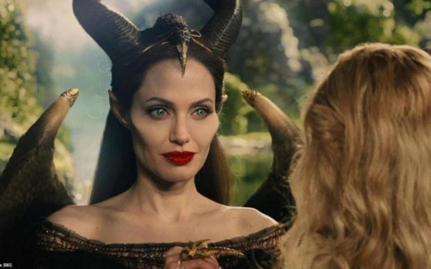 Анджелина Джоли устроила истерику из-за другой кинодивы: что они не поделили 