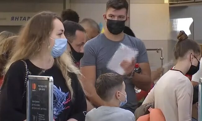 Люди в масках, скриншот: Youtube