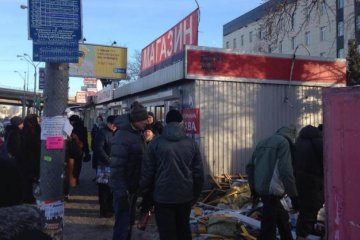 Чергову станцію київського метро звільнили від МАФів: фото
