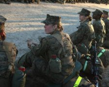 У США розслідують інцидент зі знімками оголених жінок-морпіхів