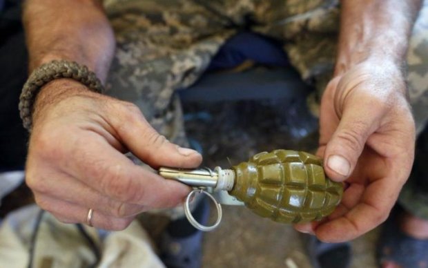 Обезьяна с гранатой: пьяный боевик "ДНР" едва не взорвал свою родню