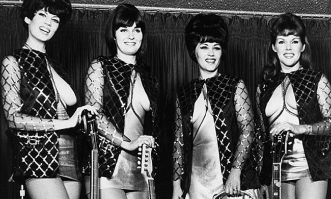 Музичні топлес-групи XX сторіччя (фото)