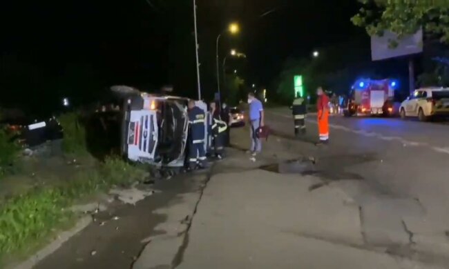 В Ужгороді мажор на BMW влетів у швидку і вийшов сухим з води: "Зять-поліцейський відмаже"