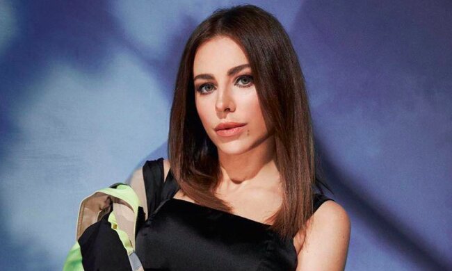 Лорак вийшла на сцену в міні-шортиках, фанати дивуються: "Що за звуки?"